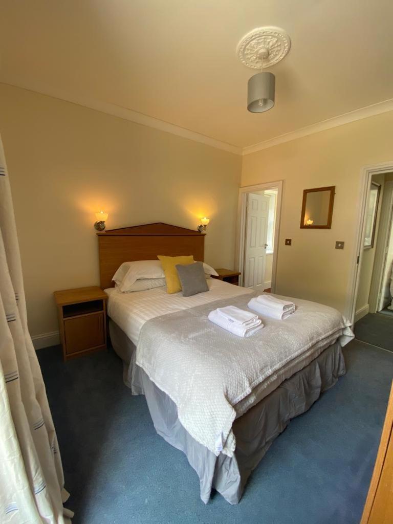 Rose And Crown Hotel & Hope And Anchor Bar Goodwick Экстерьер фото