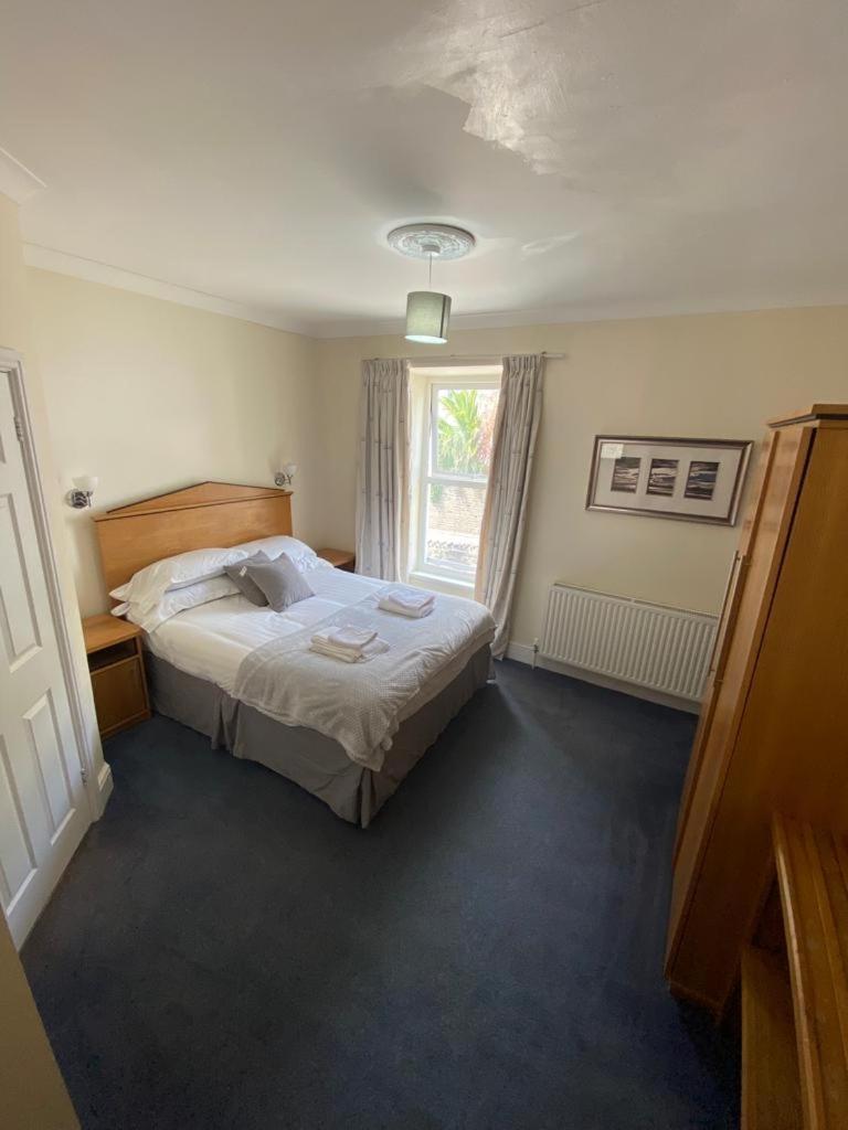 Rose And Crown Hotel & Hope And Anchor Bar Goodwick Экстерьер фото